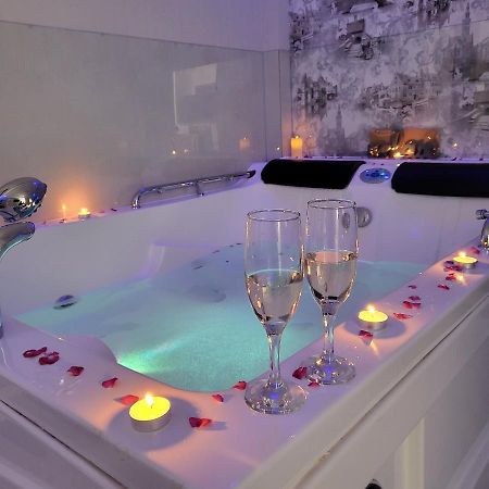 Vip Apartment For Lovers In Kischinau Exterior foto