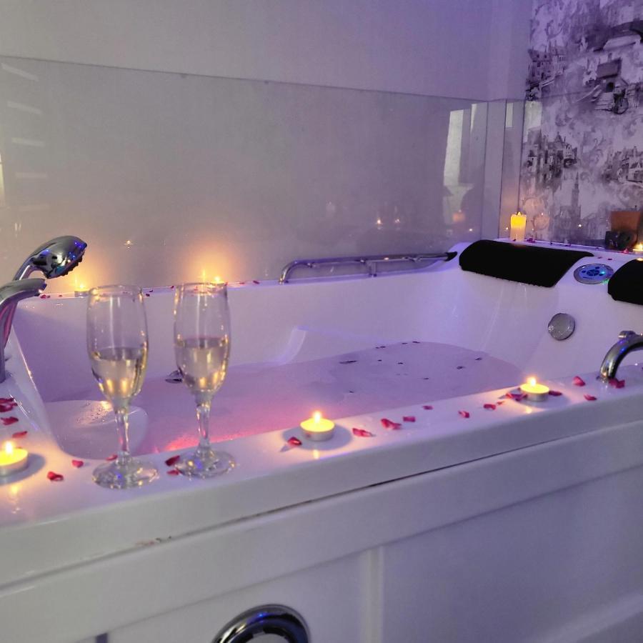 Vip Apartment For Lovers In Kischinau Exterior foto